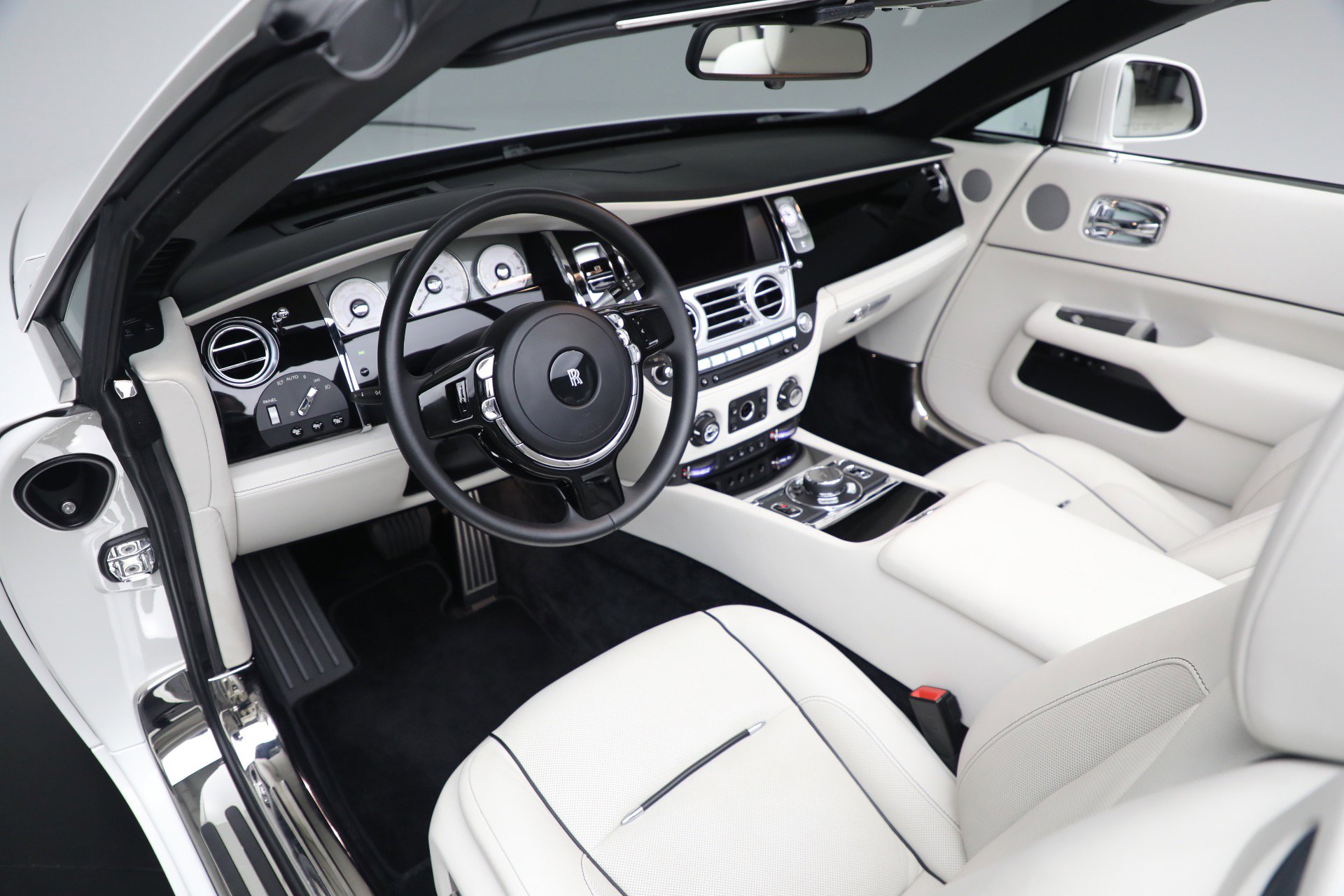 Certified 2018 Rolls-Royce Dawn image 34