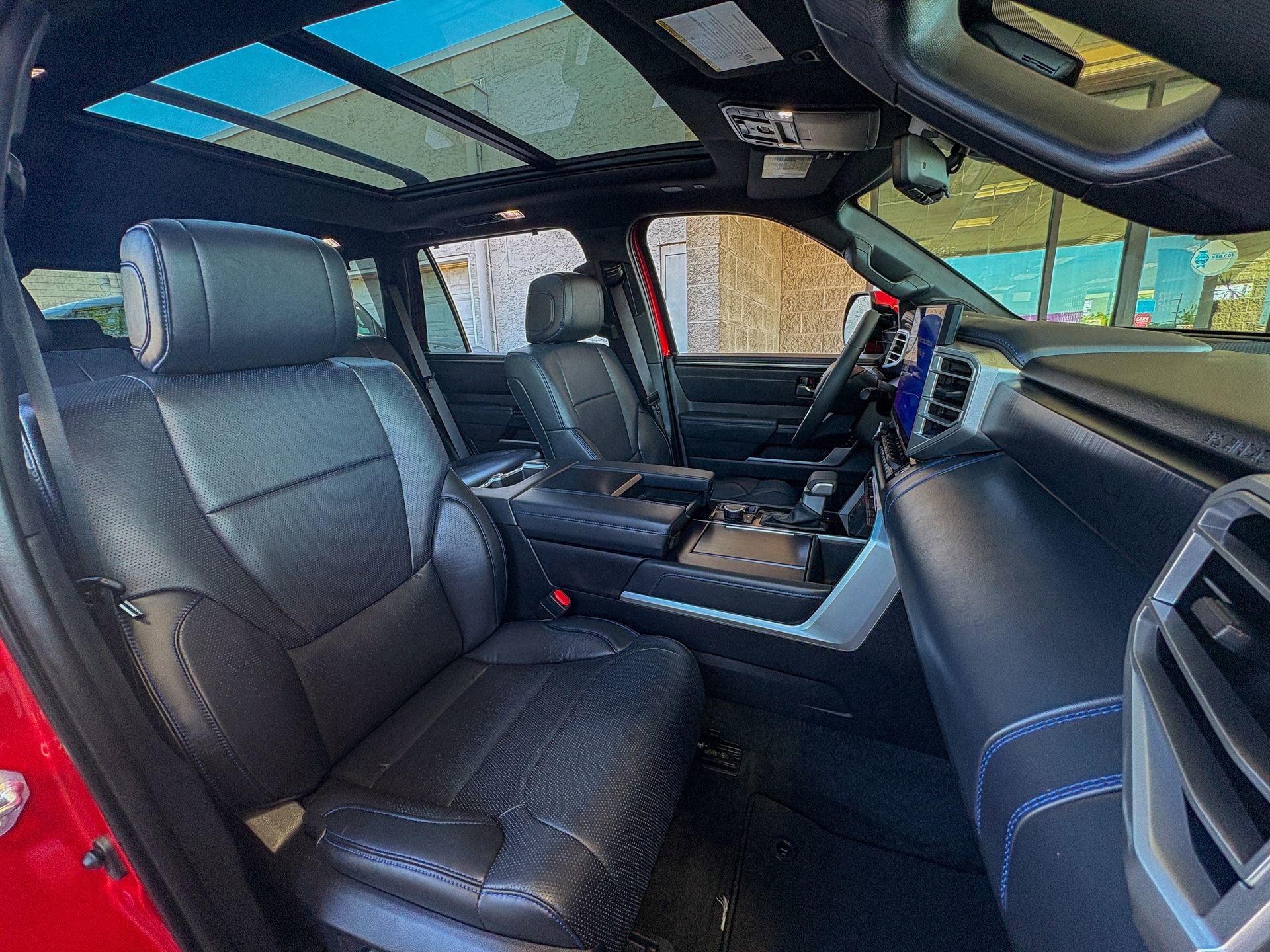 Used 2025 Toyota Sequoia Platinum AWD/4WD image 25