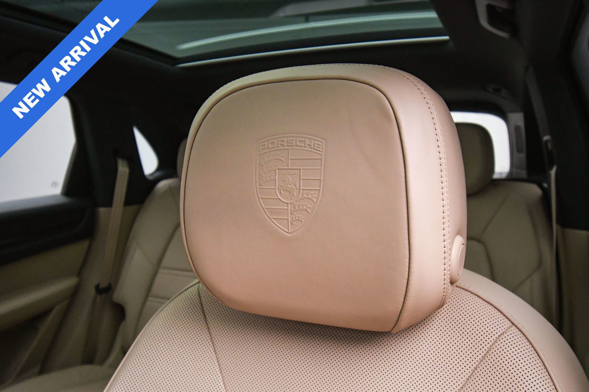 Used 2023 Porsche Cayenne Platinum Edition image 52