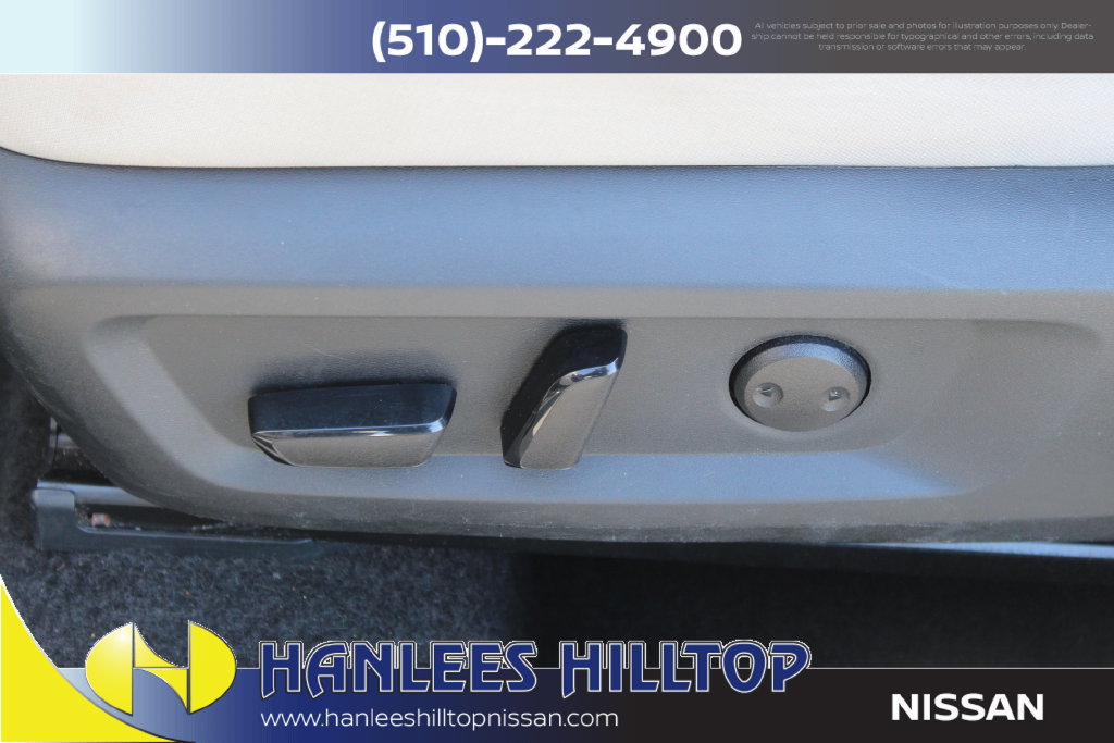 Used 2025 Nissan Rogue SV AWD/4WD image 14