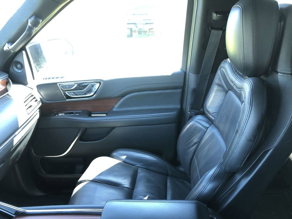 Used 2023 Lincoln Navigator Reserve AWD/4WD image 25