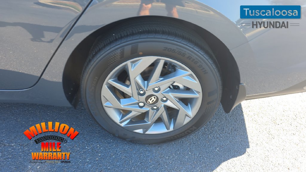 Used 2024 Hyundai Elantra SEL FWD image 11