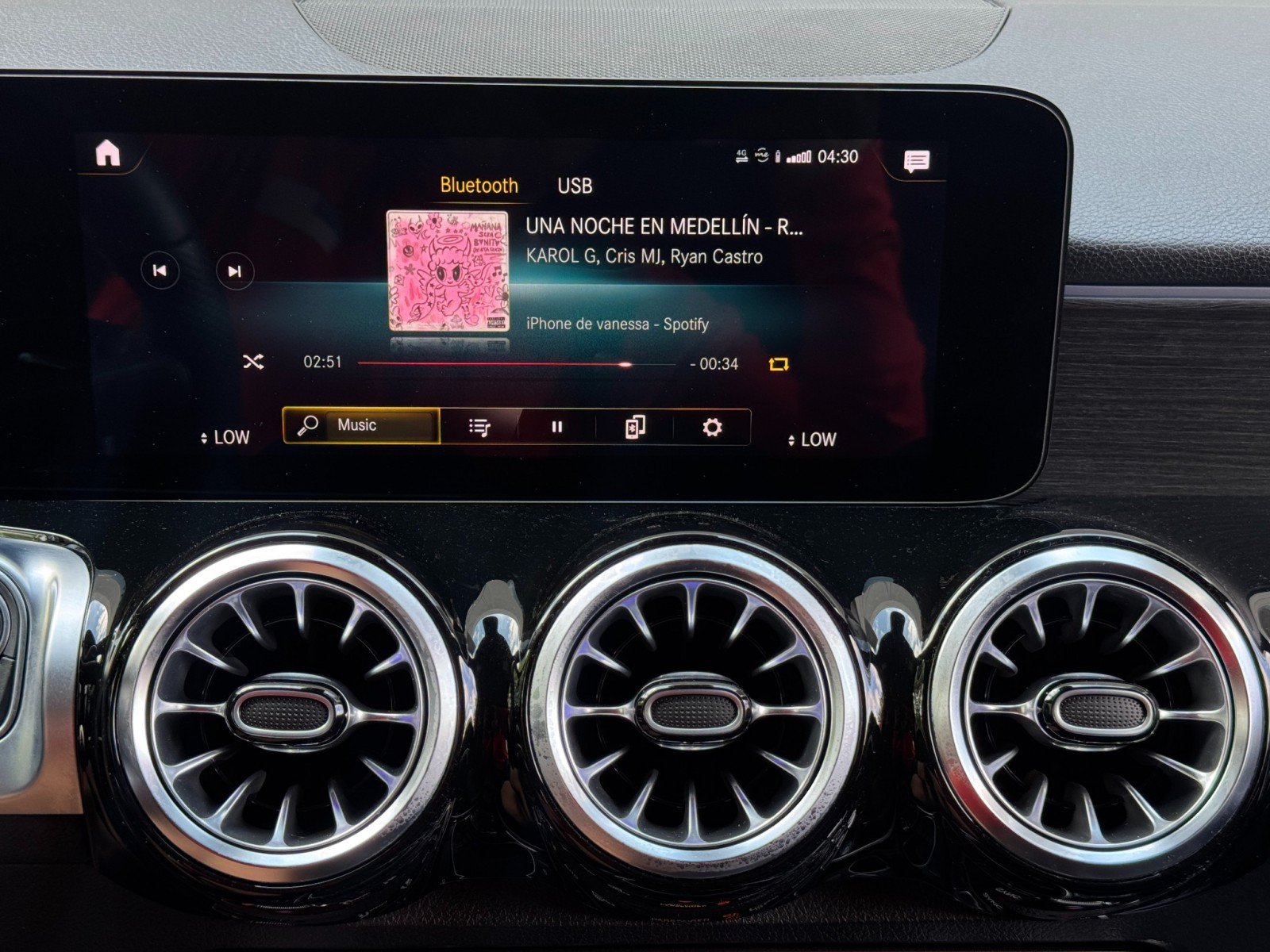 Used 2022 Mercedes-Benz GLB 250 w/ AMG Line image 25