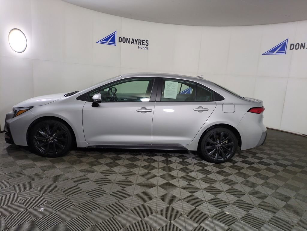 Used 2024 Toyota Corolla SE image 2