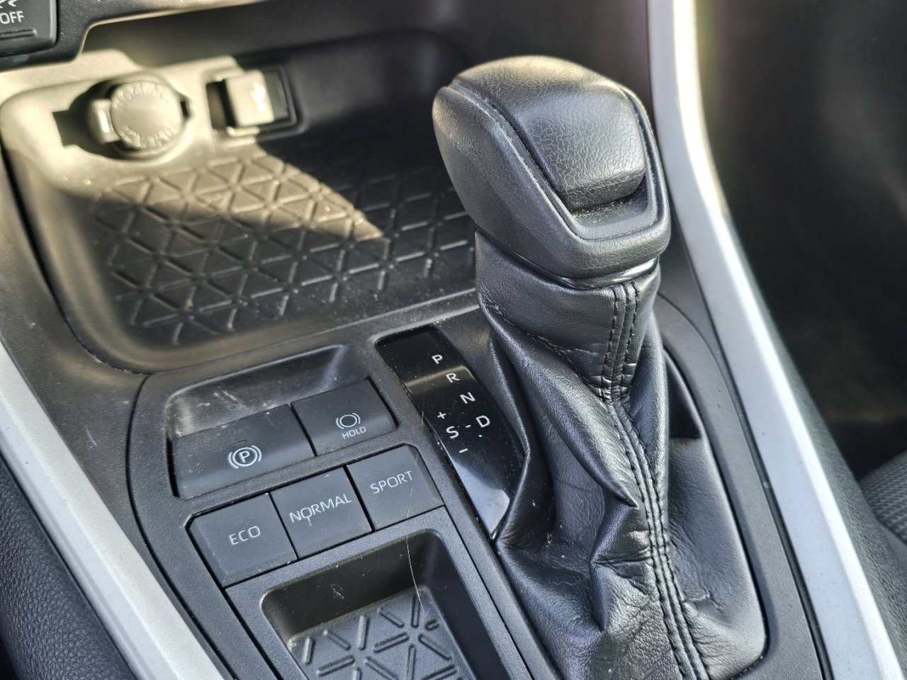 Certified 2021 Toyota RAV4 LE image 20