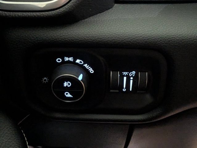 Used 2025 RAM 2500 Laramie AWD/4WD image 24