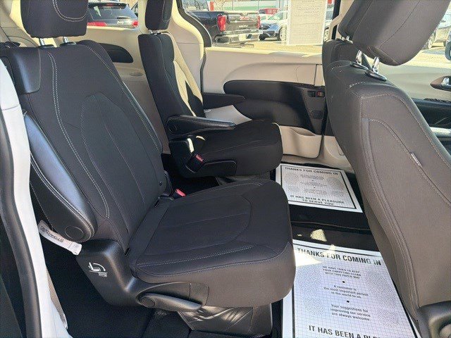 Used 2023 Chrysler Voyager LX image 14