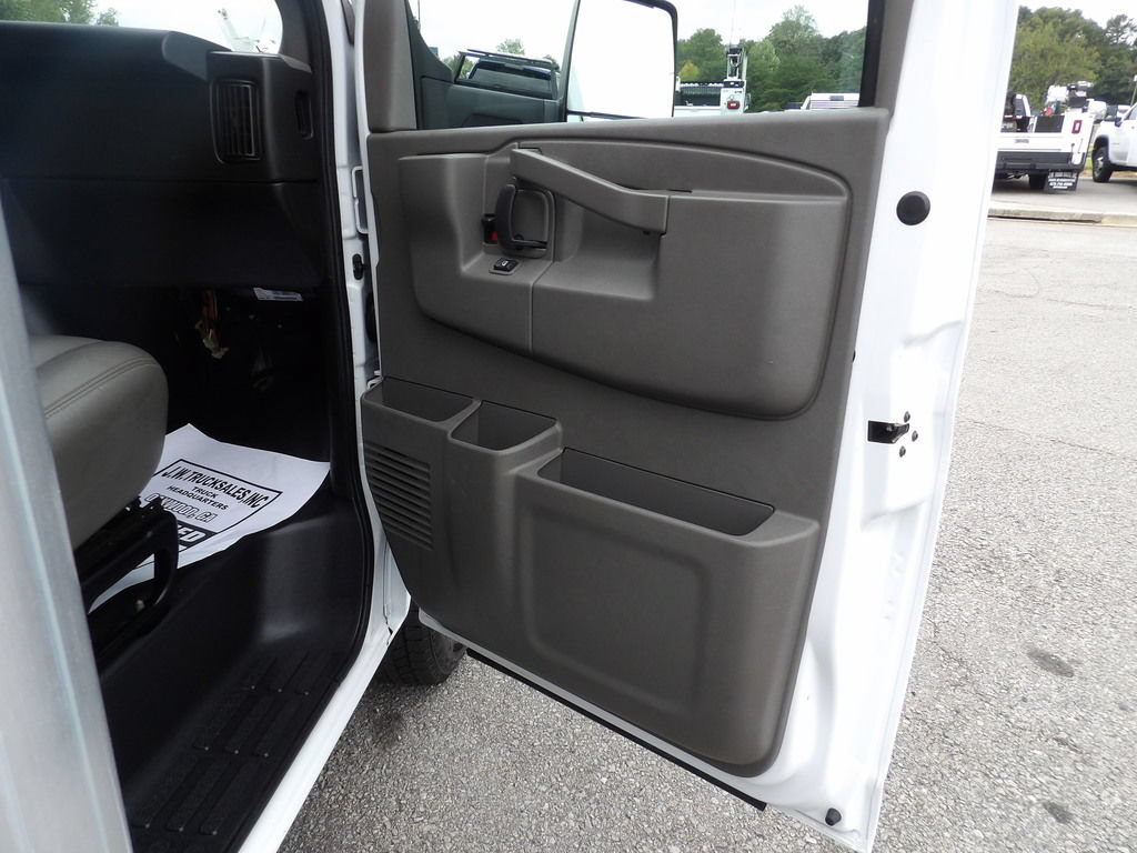 Used 2021 GMC Savana 3500 Extended w/ Power Convenience Package RWD image 24