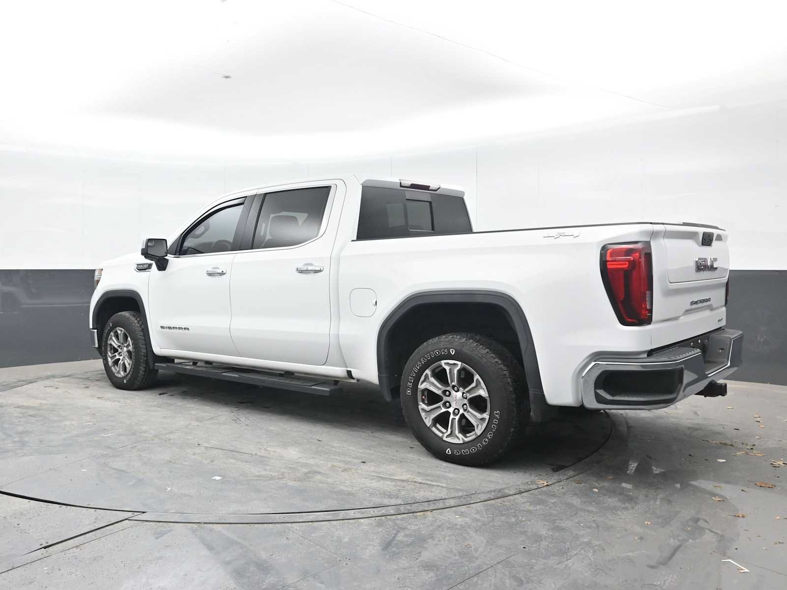 Used 2019 GMC Sierra 1500 SLT w/ SLT Convenience Package AWD/4WD image 2