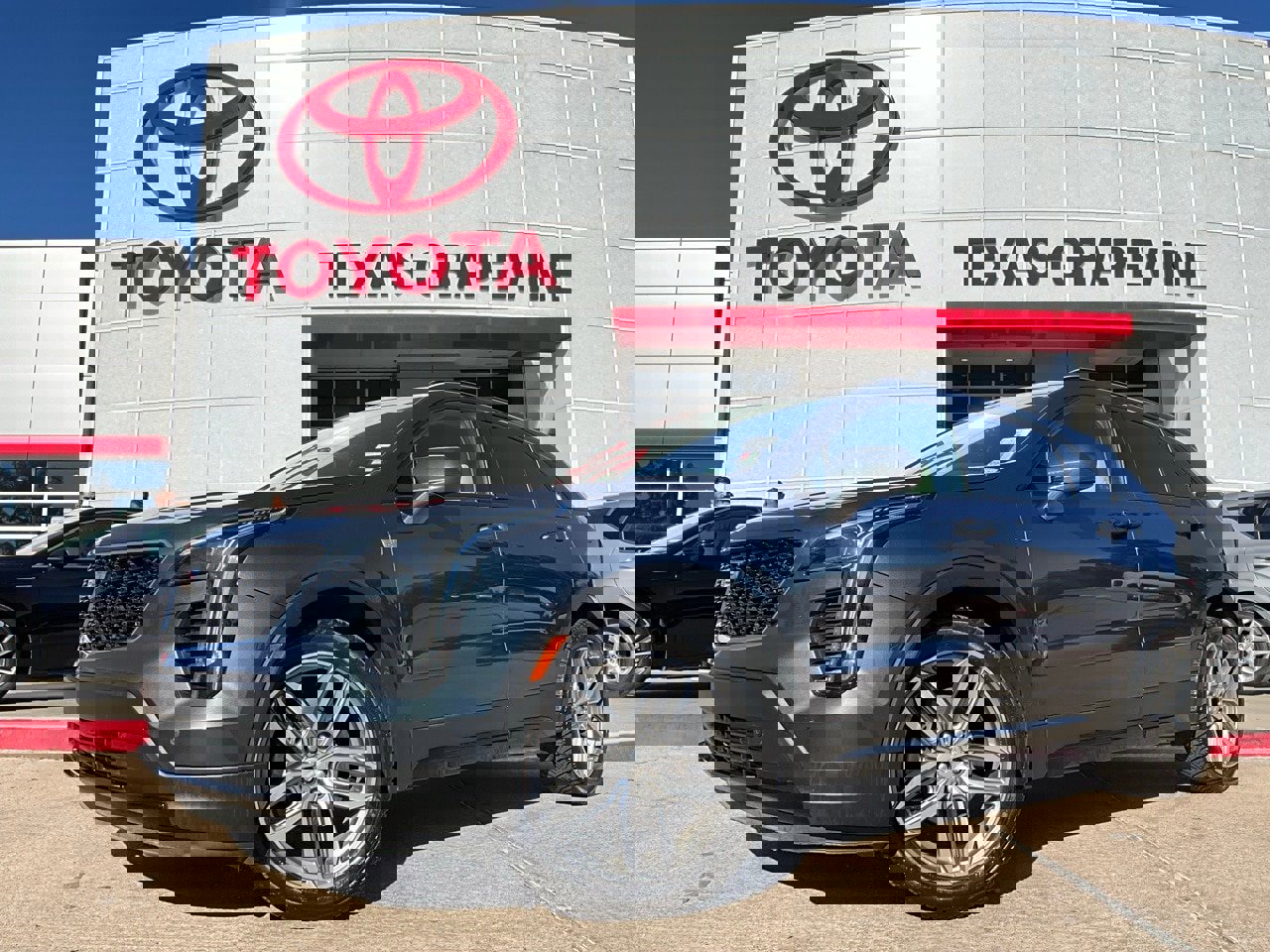 Used 2019 Cadillac XT4 Sport image 2