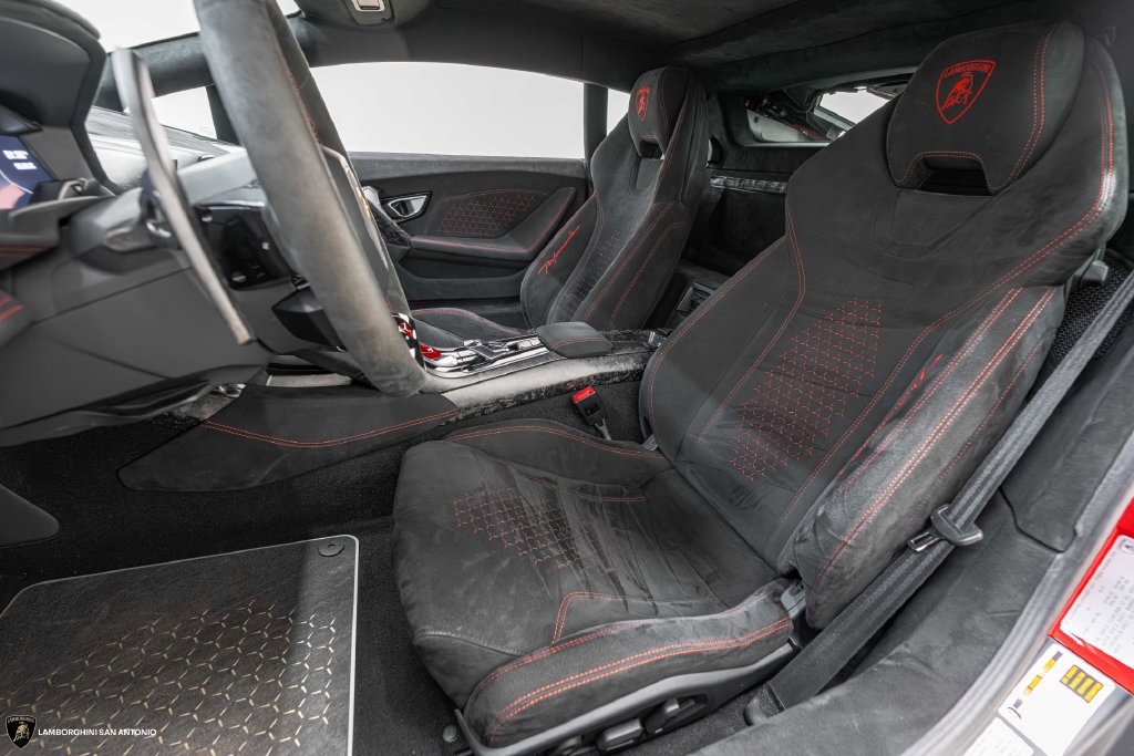 Used 2018 Lamborghini Huracan Performante AWD/4WD image 26