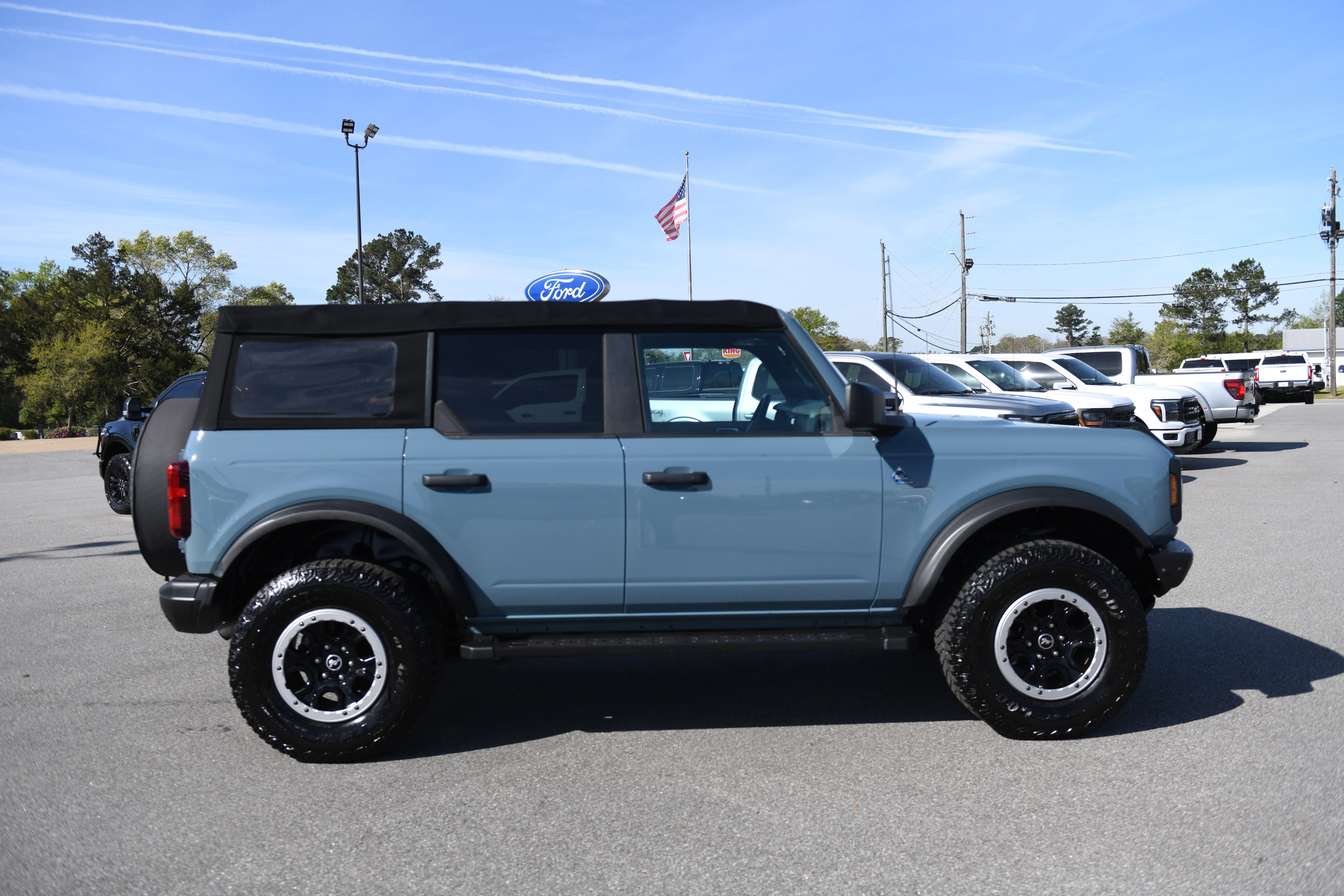 Used 2023 Ford Bronco Black Diamond w/ Sasquatch Package image 1