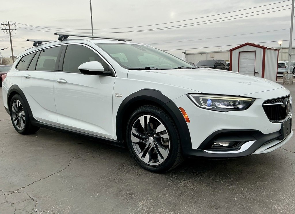 Used 2018 Buick Regal Essence w/ Driver Confidence Package #1 image 6