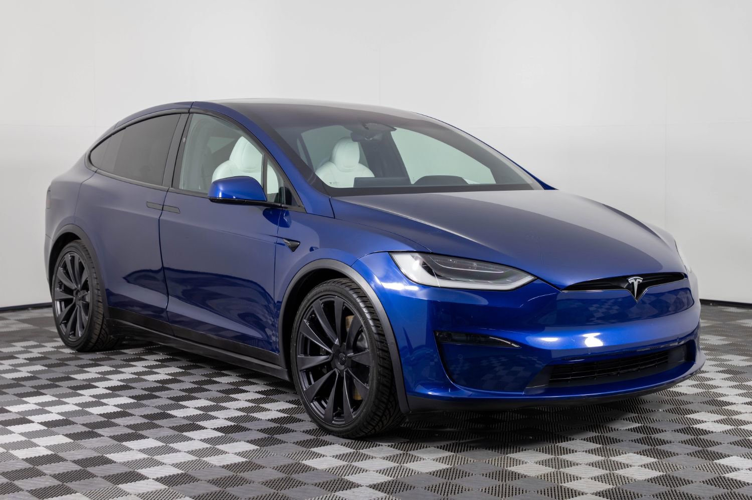 Used 2023 Tesla Model X Plaid image 10