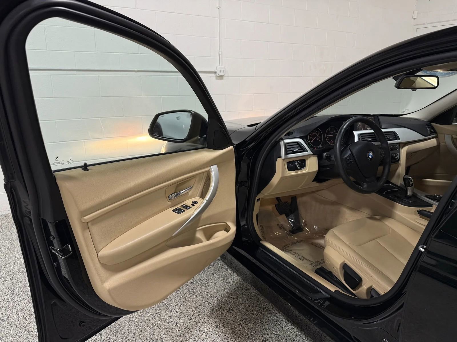 Used 2016 BMW 320i Sedan RWD image 9