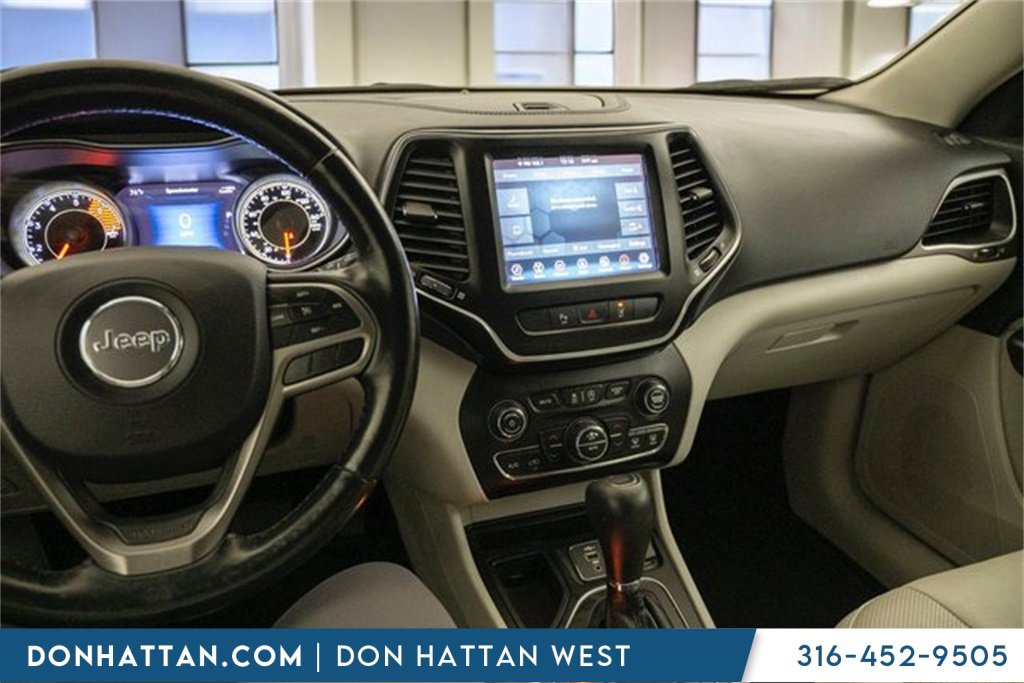 Used 2021 Jeep Cherokee Latitude Lux w/ Comfort/Convenience Group image 21