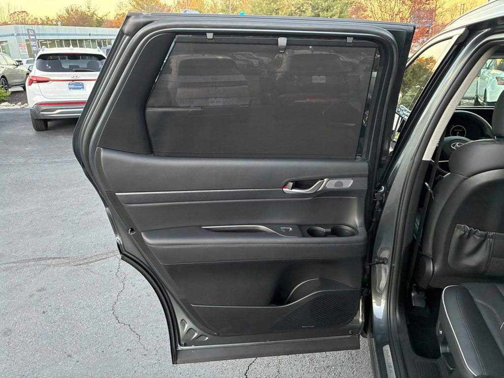 Used 2023 Hyundai Palisade Limited w/ Cargo Package image 48