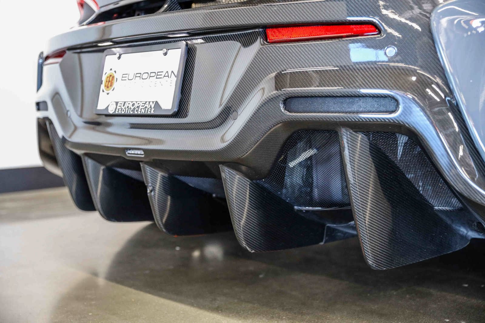 Used 2019 McLaren 600LT RWD image 30
