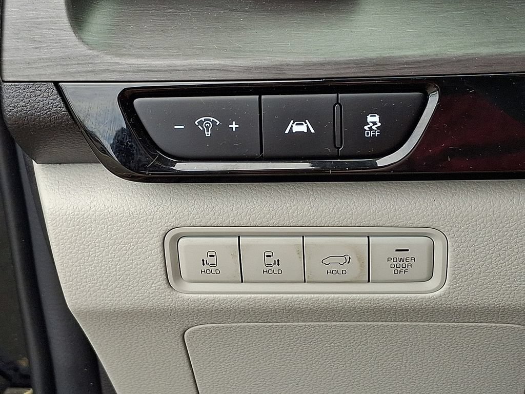 Certified 2023 Kia Carnival SX FWD image 25