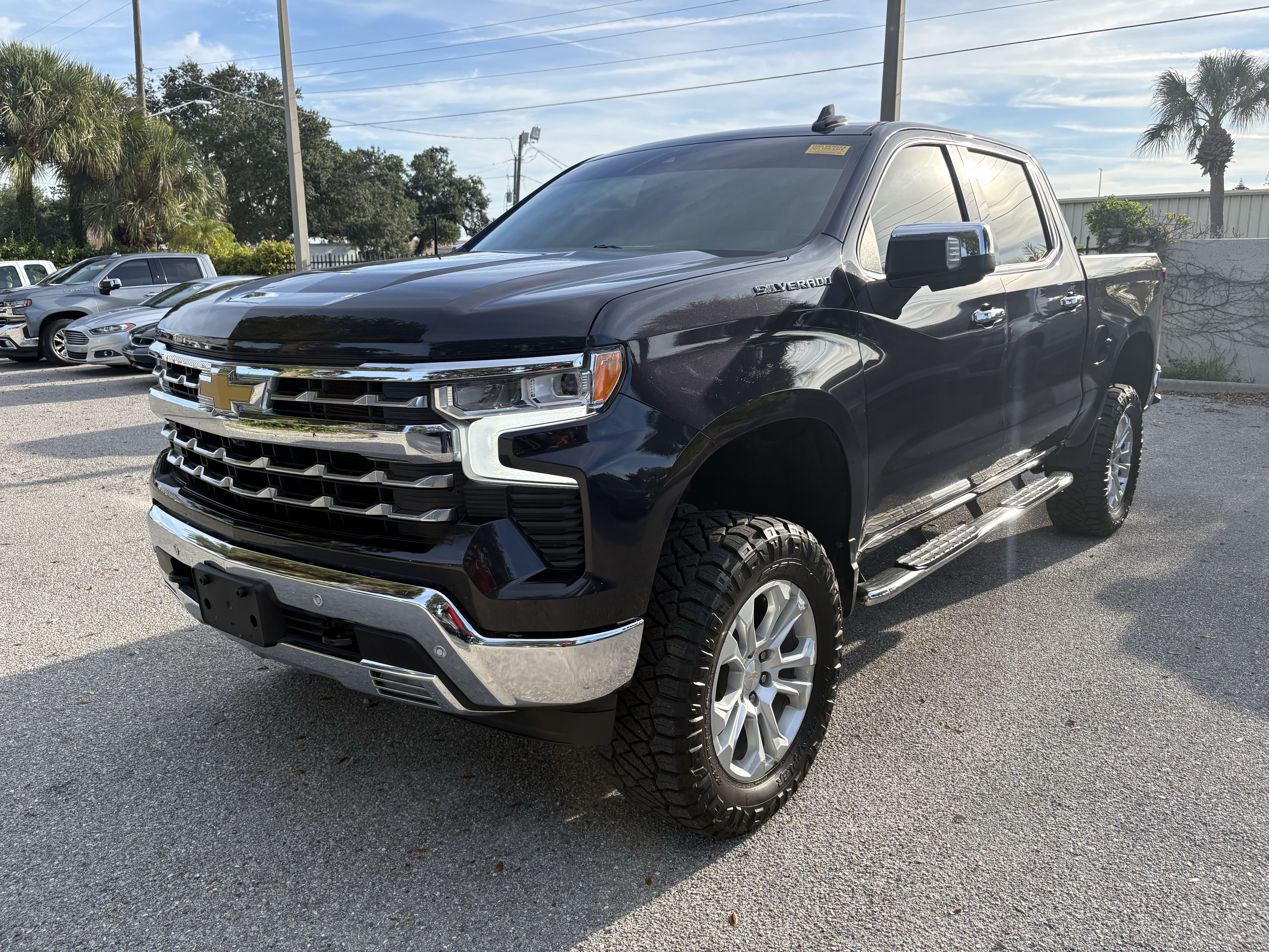 Used 2023 Chevrolet Silverado 1500 LTZ AWD/4WD image 3