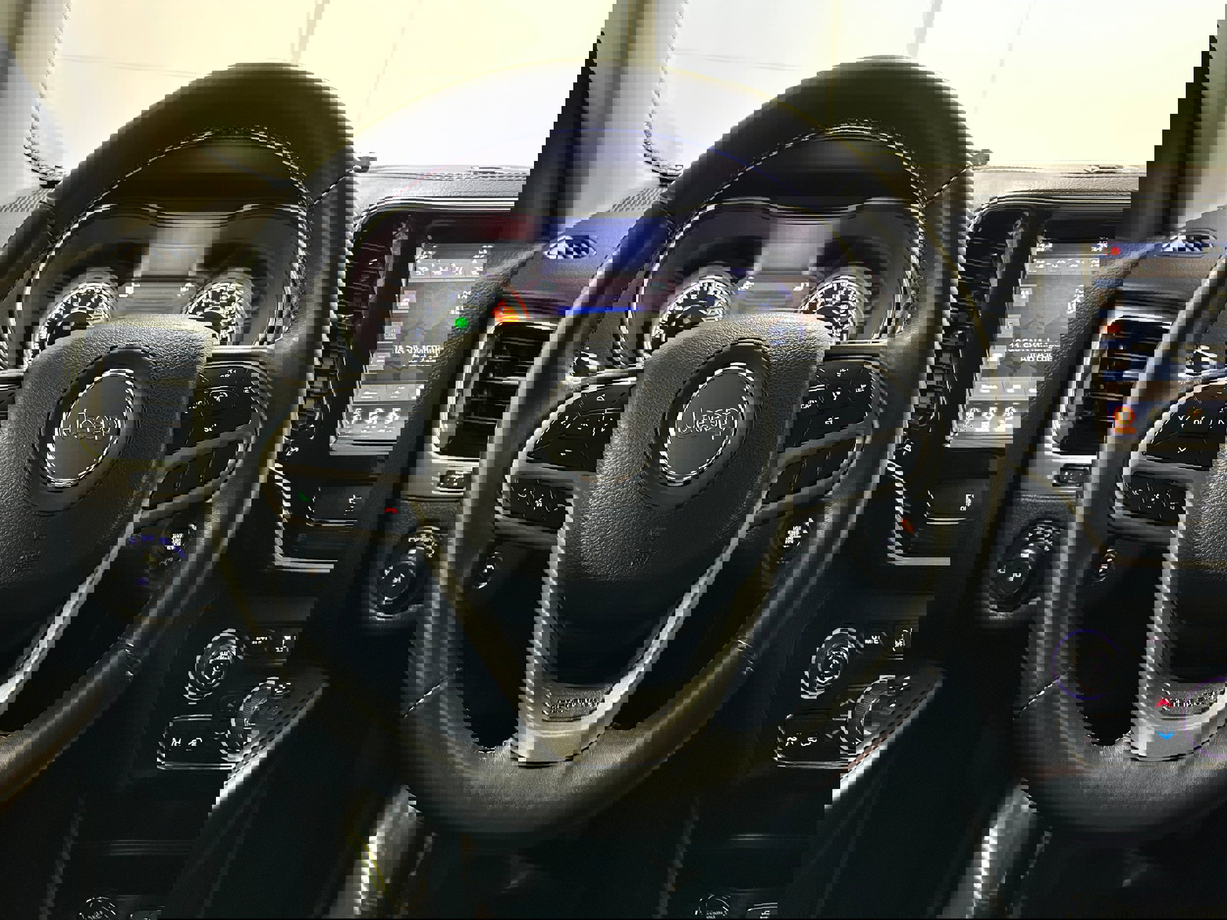 Used 2019 Jeep Cherokee Limited image 14