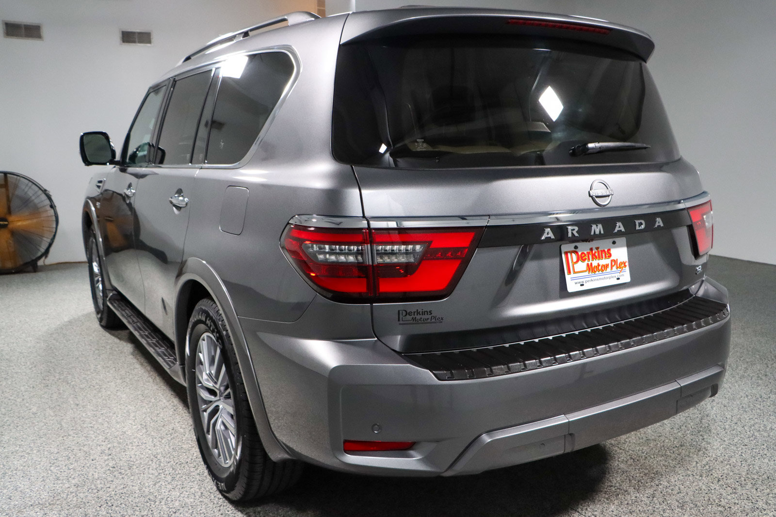 Used 2022 Nissan Armada SL w/ Captain's Chairs Package image 9