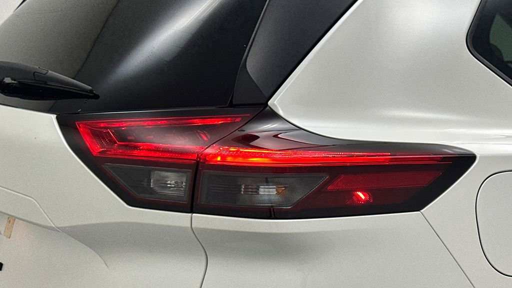 Used 2023 Nissan Rogue SV w/ SV Premium B Package image 24