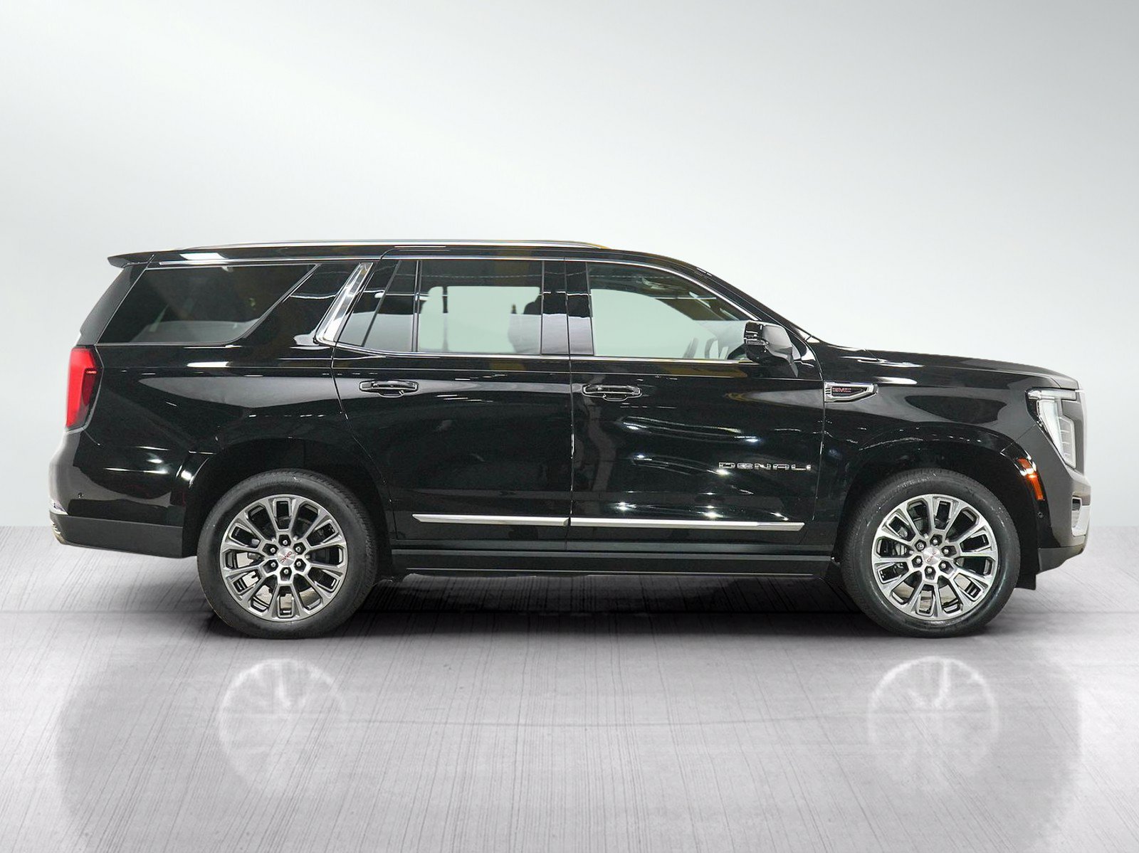 Used 2025 GMC Yukon Denali w/ Denali Reserve Package AWD/4WD image 6