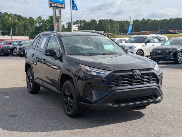 Used 2022 Toyota RAV4 XLE FWD image 2