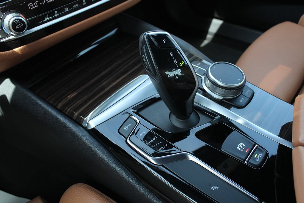 Used 2020 BMW 530i xDrive w/ Premium Package AWD/4WD image 18