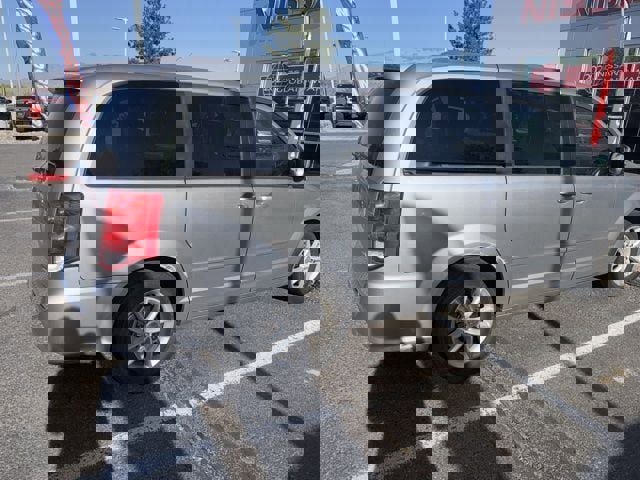 Used 2016 Dodge Grand Caravan SXT w/ Rear Park Assist Package image 12