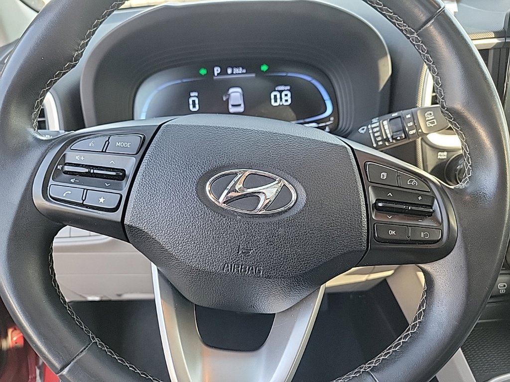 Used 2024 Hyundai Venue SEL FWD image 11