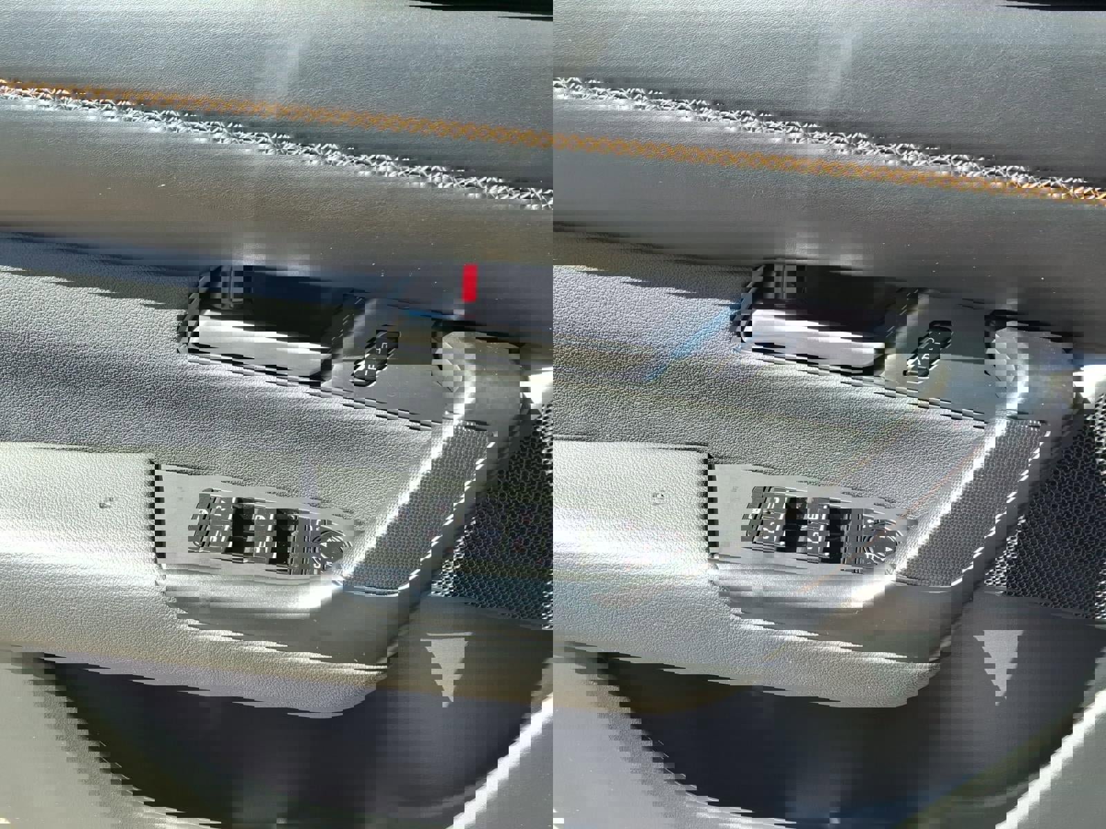 Used 2025 MAZDA CX-50 AWD 2.5 Hybrid w/ Premium Pkg image 18