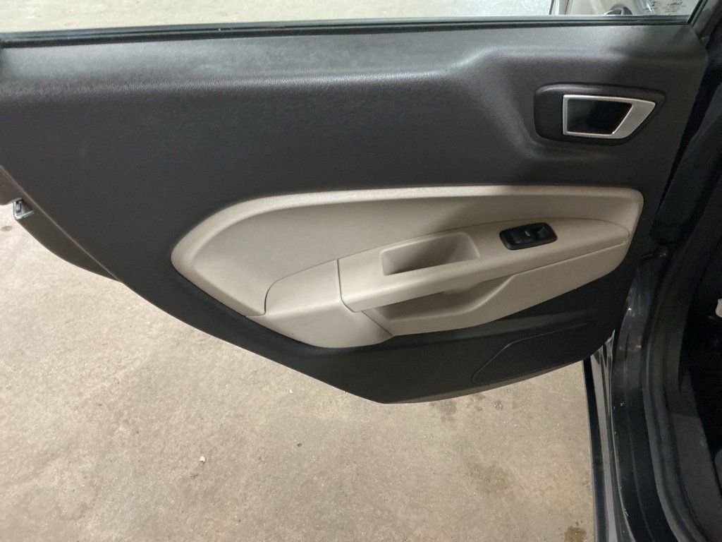 Used 2016 Ford Fiesta SE image 18