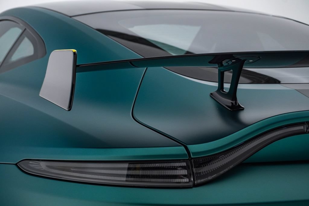 Used 2023 Aston Martin V8 Vantage Coupe RWD image 13