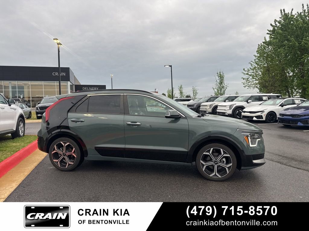Used 2023 Kia Niro SX Touring image 3