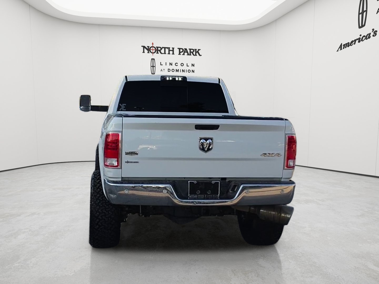 Used 2018 RAM 2500 Laramie w/ Convenience Group AWD/4WD image 4