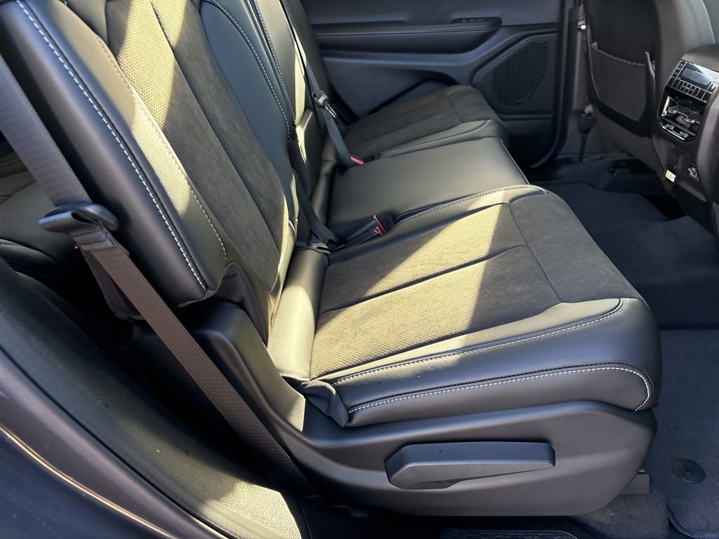 New 2025 Jeep Grand Cherokee L Altitude image 23