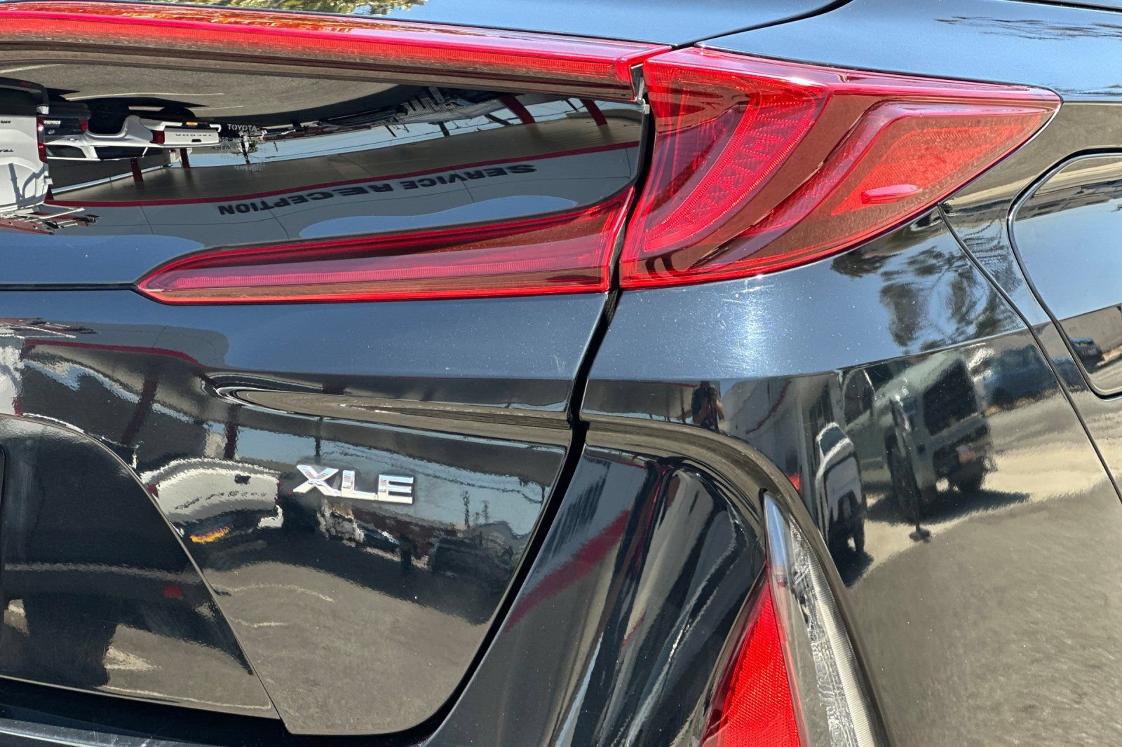 Used 2021 Toyota Prius Prime XLE w/ Carpet Mat Package (TMS) FWD image 28