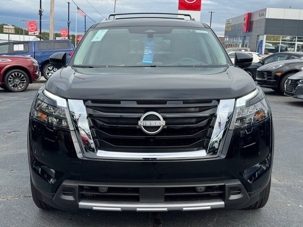 New 2025 Nissan Pathfinder Platinum image 8