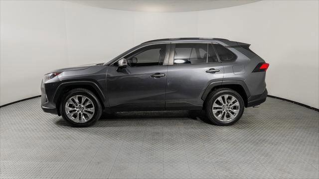 Used 2020 Toyota RAV4 XLE Premium image 3