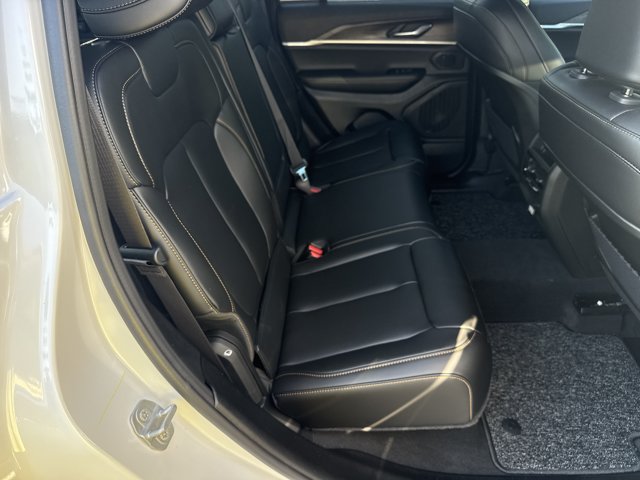 New 2026 Jeep Grand Cherokee Limited AWD/4WD image 15