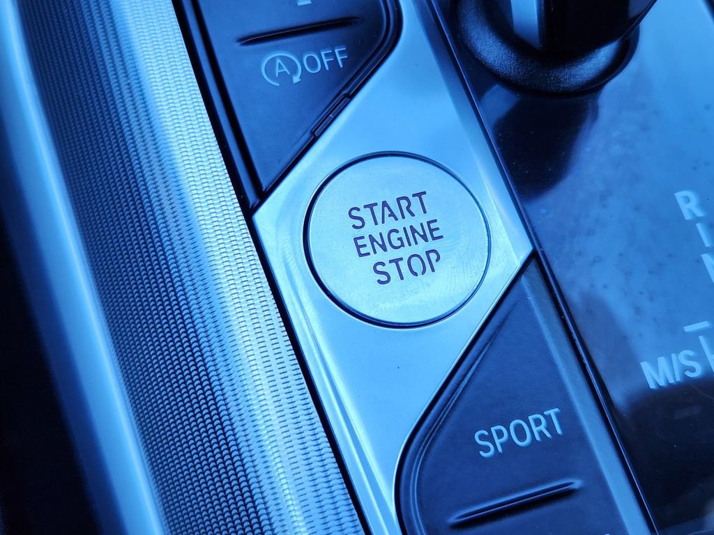 Used 2020 BMW 330i xDrive 330i xDrive w/ M Sport Package image 18