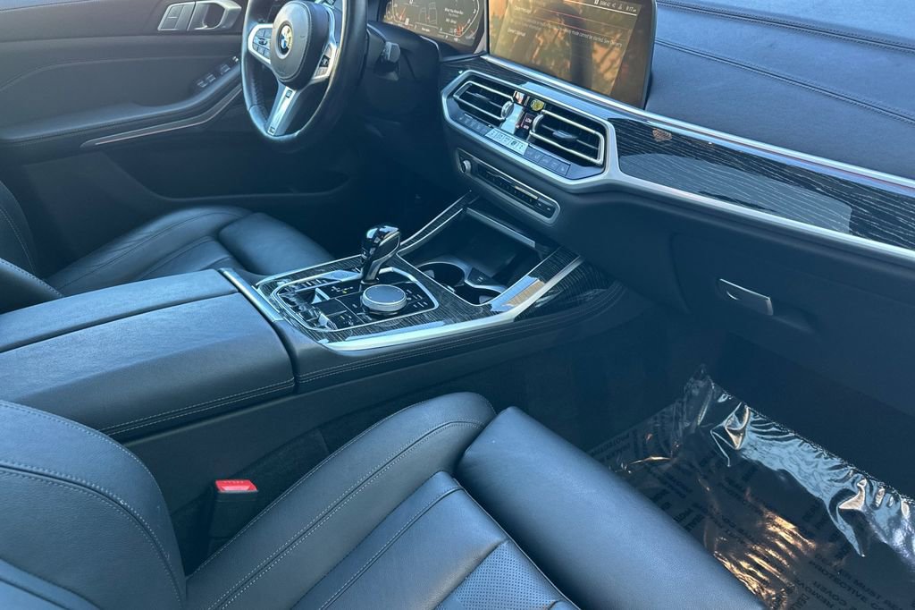 Used 2022 BMW X7 M50i image 17