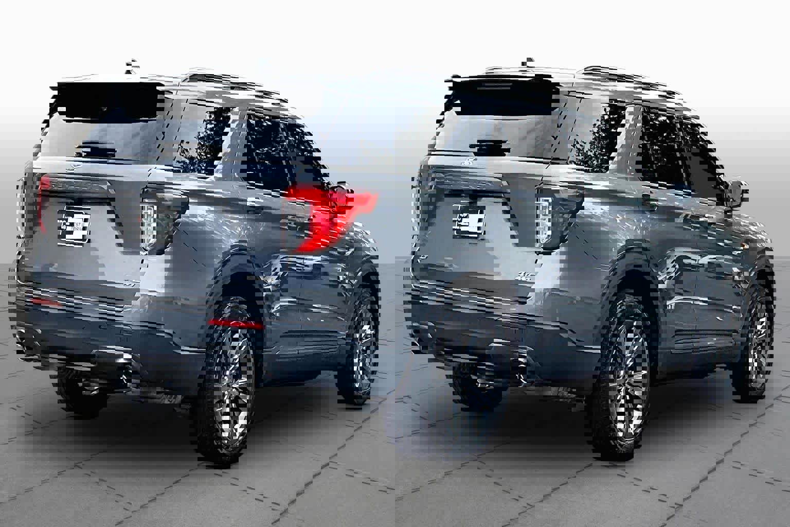 Used 2022 Ford Explorer XLT w/ Equipment Group 202A AWD/4WD image 13