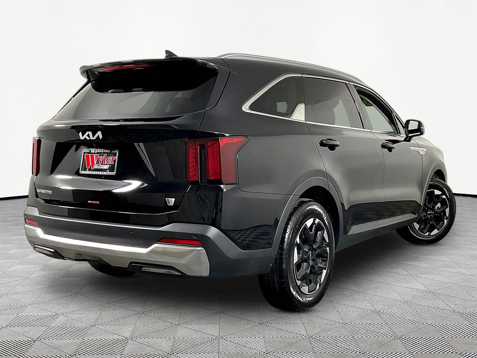 Certified 2026 Kia Sorento S w/ S Panoramic Sunroof Package FWD image 6