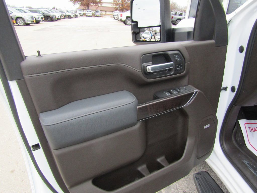 Used 2023 GMC Sierra 3500 Denali w/ Denali Ultimate Package image 30