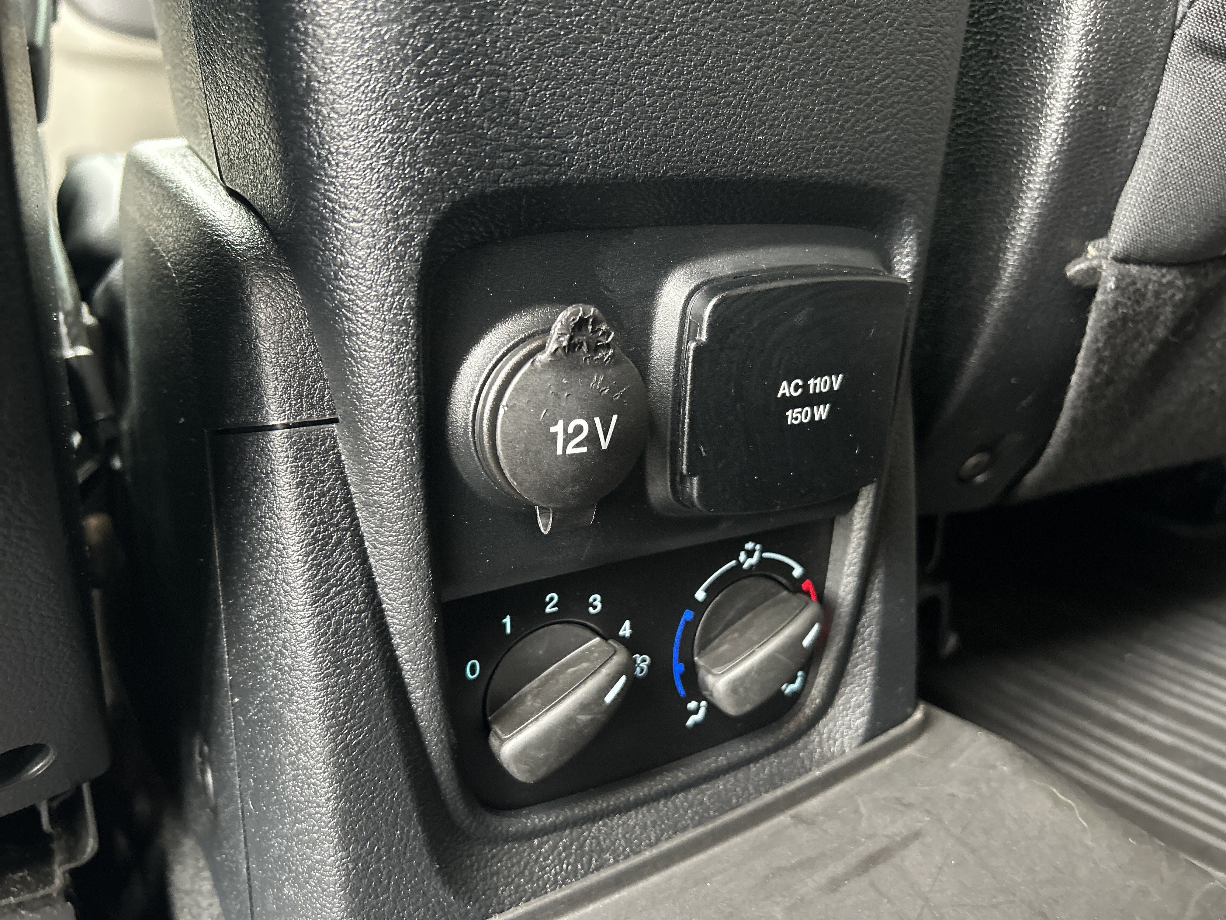 Used 2019 Ford Transit Connect XLT image 28