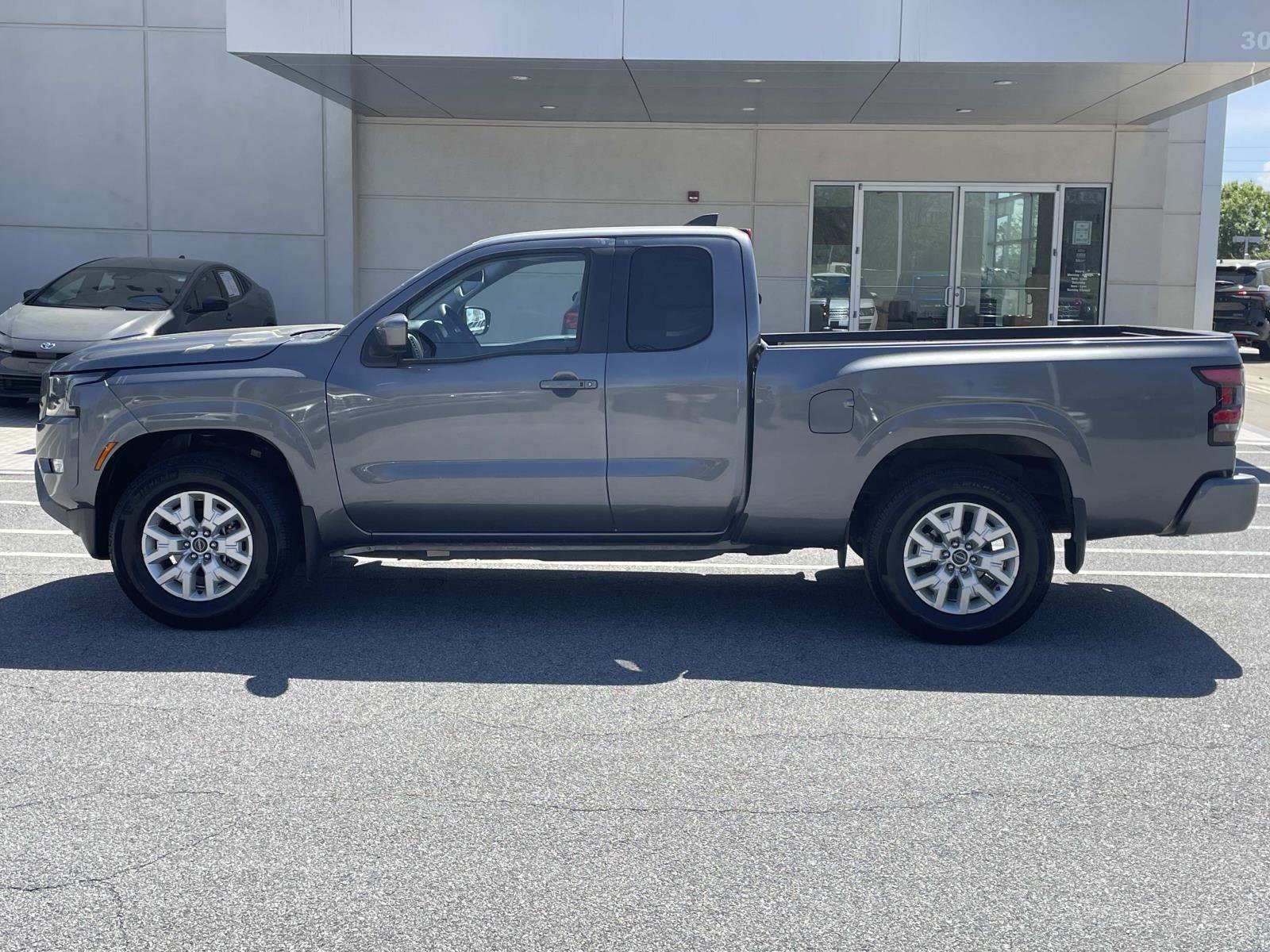 Used 2024 Nissan Frontier SV w/ SV Convenience Package image 2