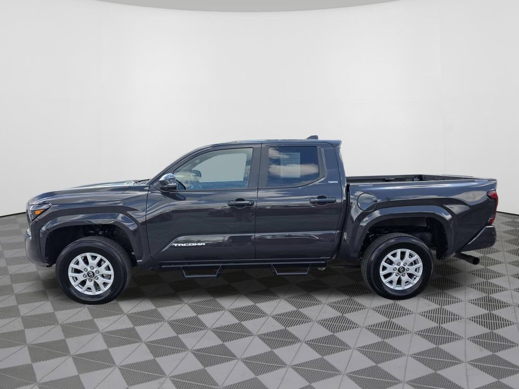 Used 2025 Toyota Tacoma SR5 AWD/4WD image 12